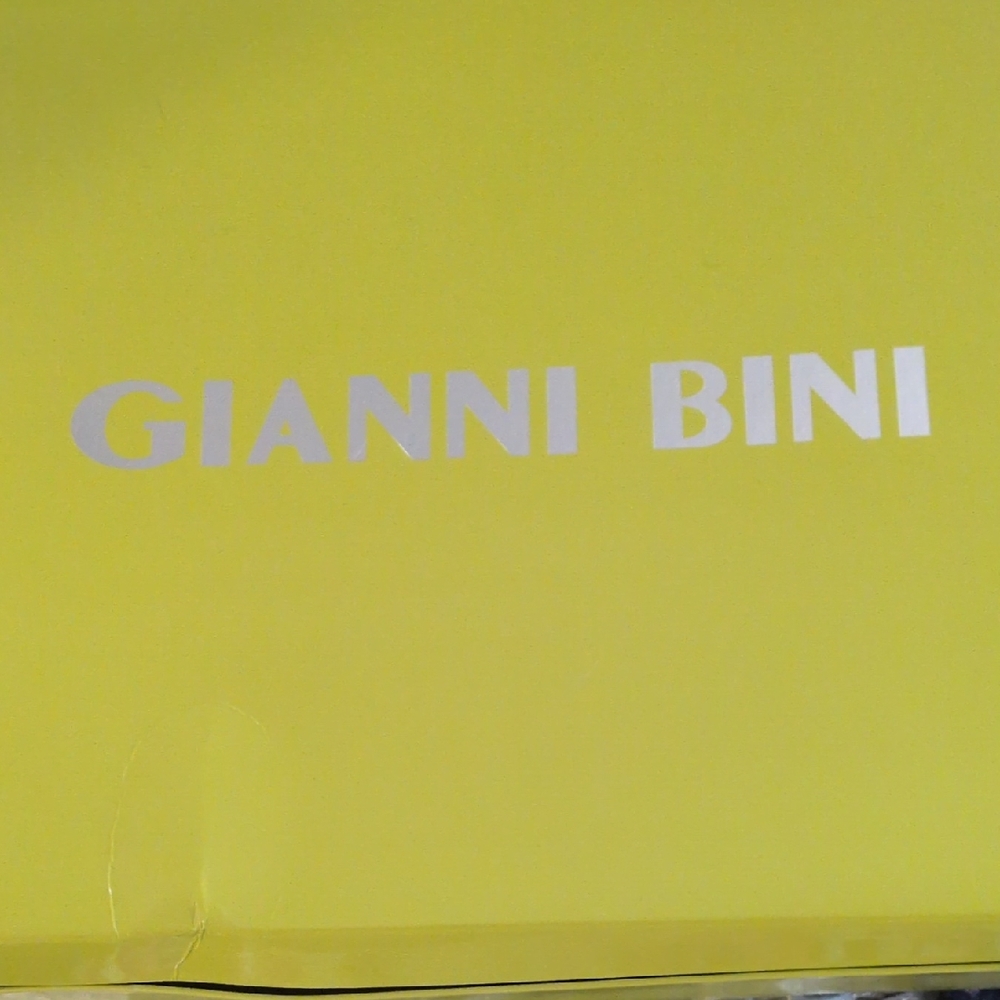 Gianni Bini Vibrant Yellow Box